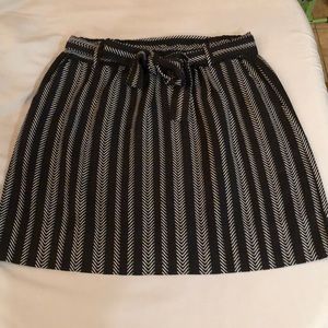LOFT Beautiful Chevron Skirt With Pockets! 💋